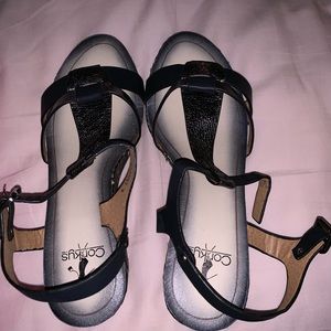 Corkys basket wedges